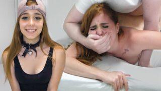Roodharig meisje neukt hard genomen