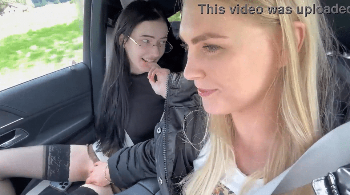 Siswet auto seks: Nederlandse meiden gaan los In de auto!