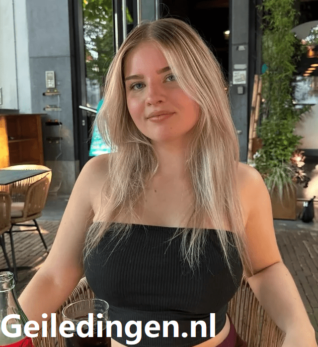 Nieuwe Wela Fapvideo: Ikbenwela bijna naakt en geil