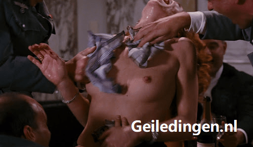 Halina Reijn topless naaktscène in Zwartboek (Black Book)