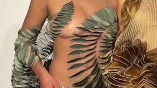 Maan de steenwinkel haar borsten